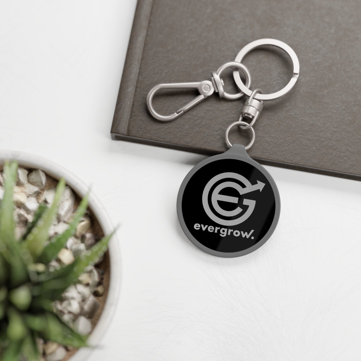 EverGrow Keyring Tag with black background with EverGrow and logo in gray - Worldwide